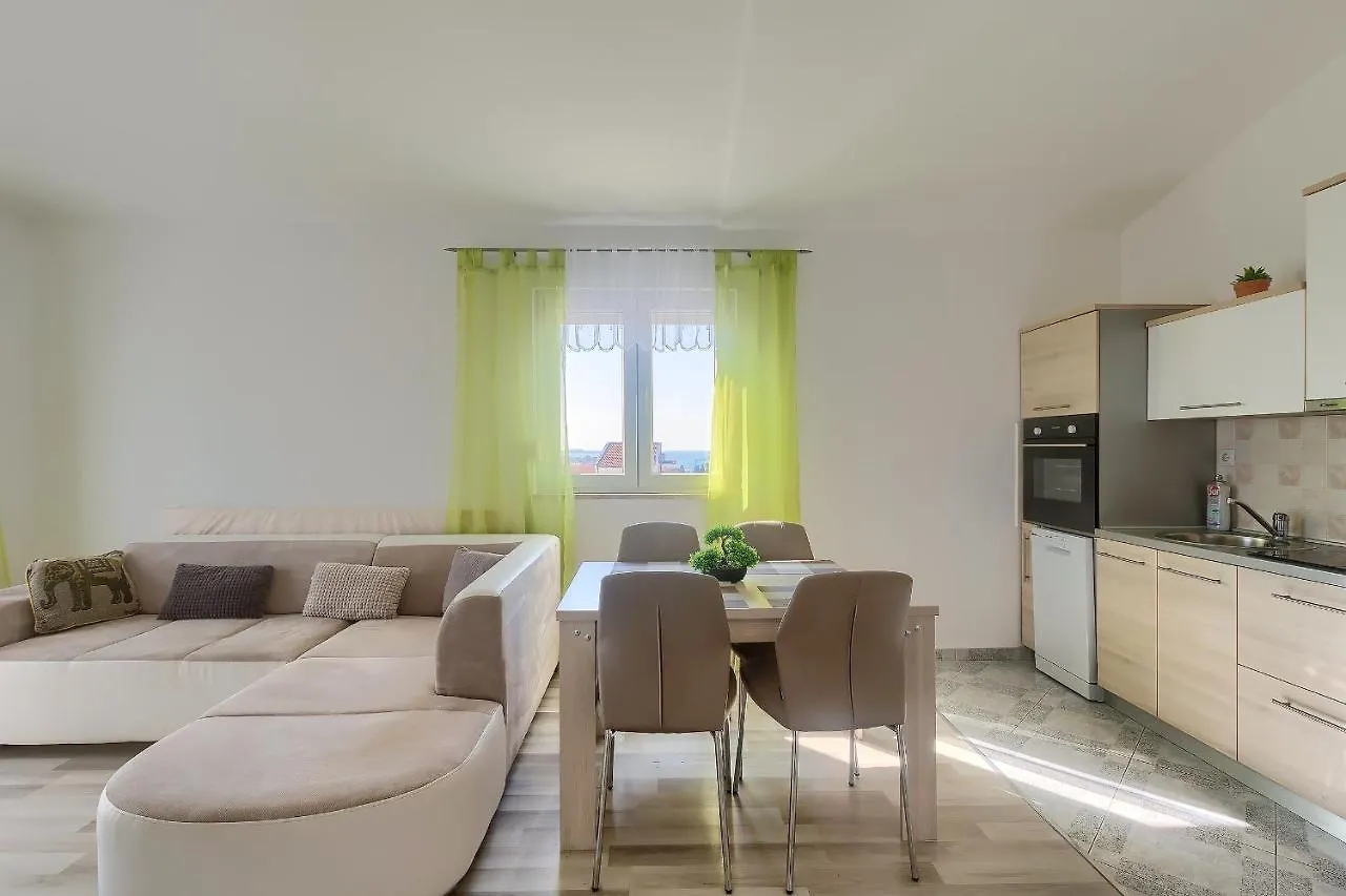 Apartment Marija Fazana 0*,